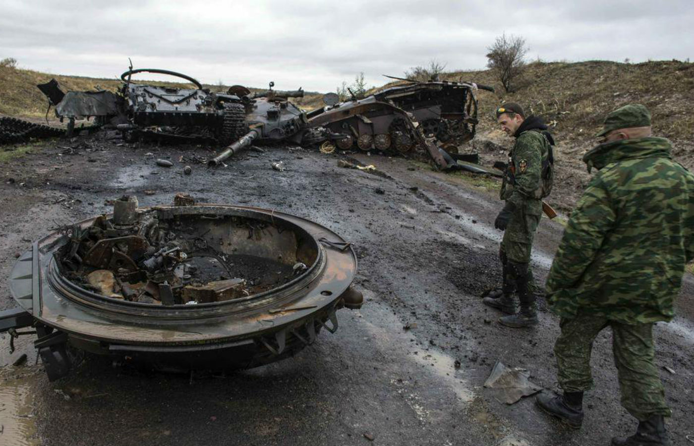 Объект разбитый. Т-64 украинский подбитый под Дебальцево. Разбитая техника на Украине. Разбитые украинские войска. Разбитая Военная техника.