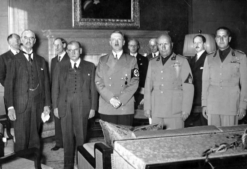 Bundesarchiv_Bild_183_R69173__M__nchener_Abkommen__Staatschefs.jpg