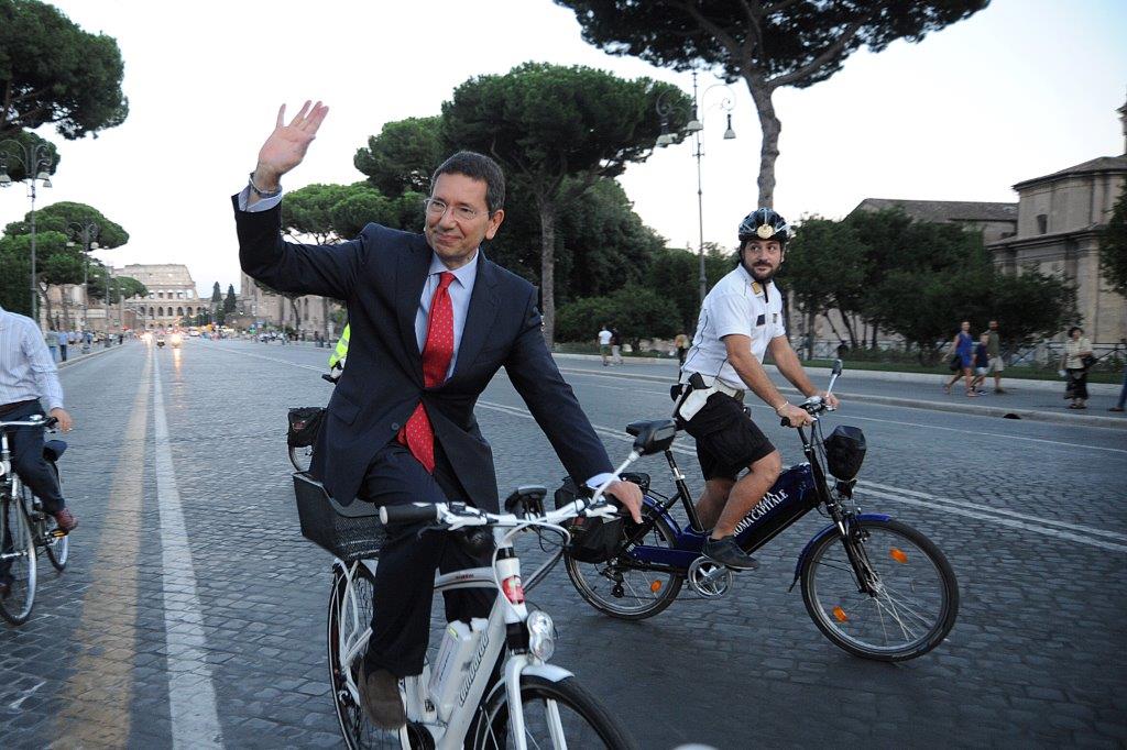Ignacio_Marino_Mayor_of_Rome.jpg_BIKE.jpg