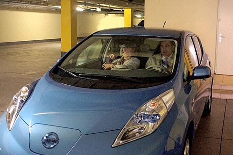 nissan_leaf_saakashvili.jpg