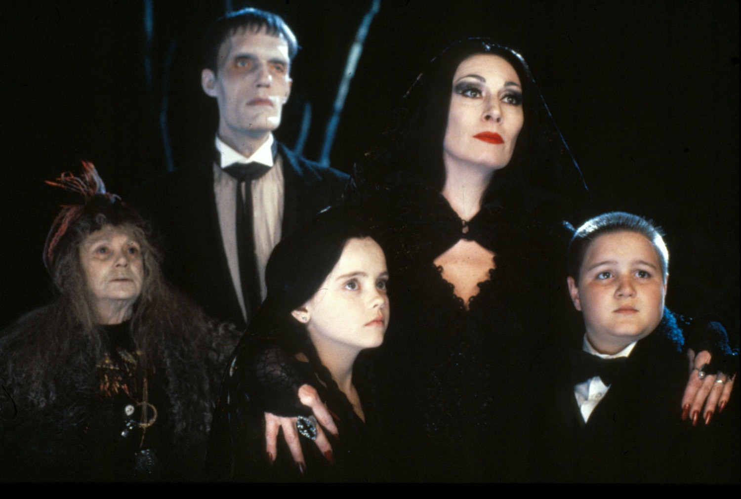 The_Addams_Family_anjelica_huston_33154085_1500_1010.jpg