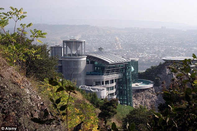 29C532A900000578_3131175__Welcome_to_the_James_Bond_house_Ivanishvili_s_30million_mansion_m_41_1434728267924.jpg
