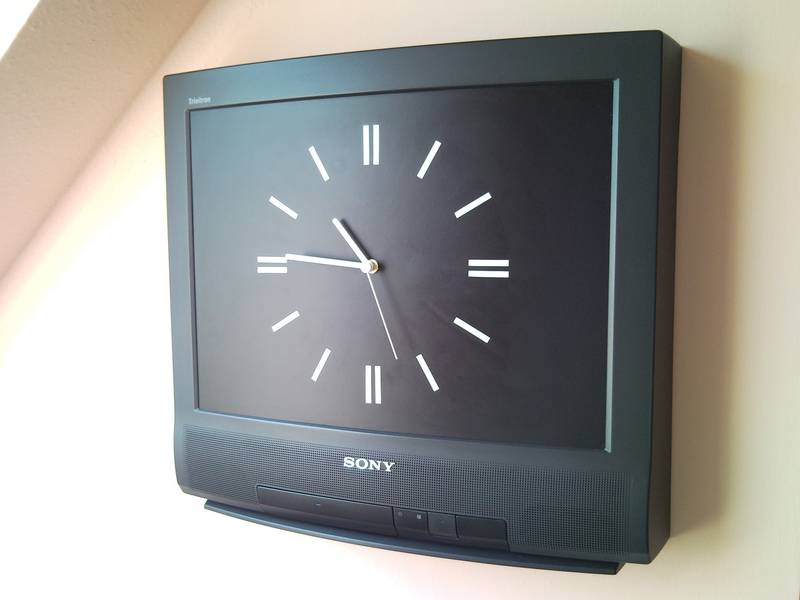 1_1_sony_retro_black_white_tv_box_set_commercial_movie_cinema_film_time_home_decor_electronic_junk_wall_clock_handmade_gift_upcycled_recycling_art_creative_funny.jpg