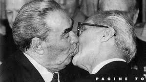 brezhnev_honeker.jpg