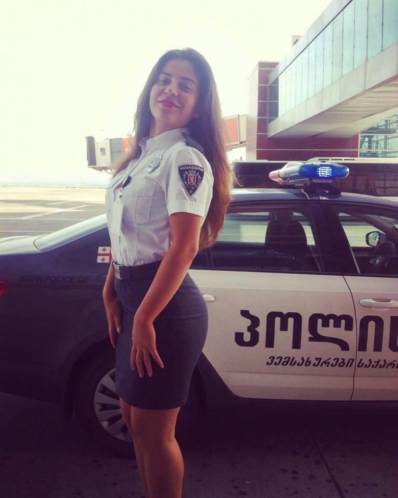 Девушка милиционер