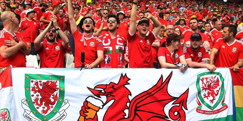 Wales_fans_59cbbaa8d3288.jpg