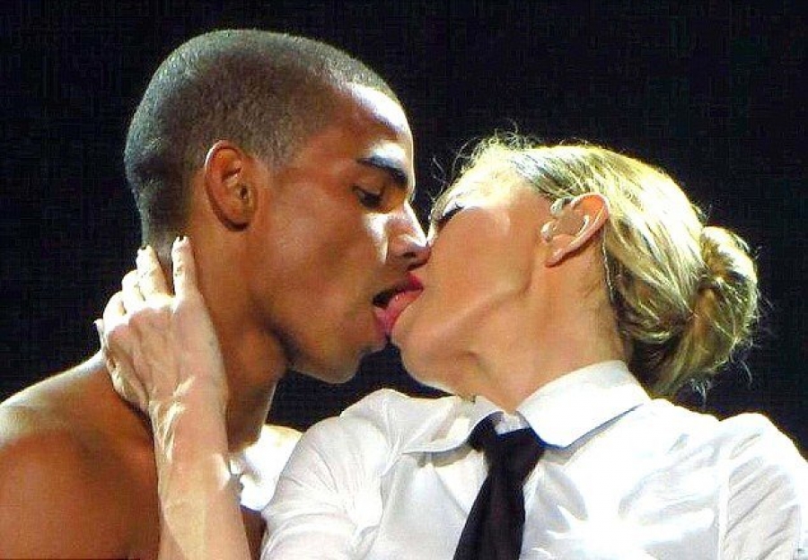 1355398034madonna2.jpg