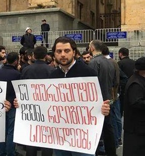 JviLbi3UiHIC.jpg