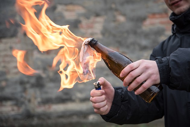 20180913_molotov_cocktail_adobestock_188331489.jpg