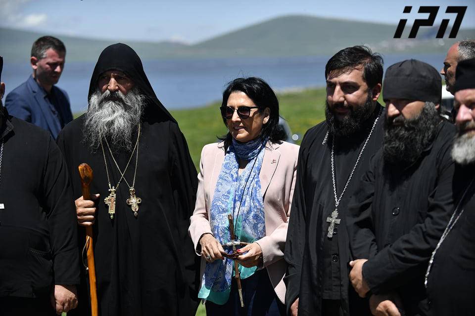 JUirrivvi_NEq.jpg