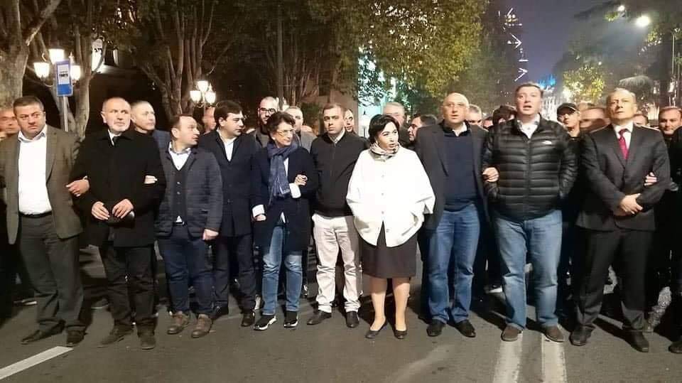 Jgirri6Hi_tVS.jpg