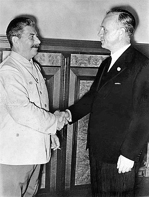 300px_Bundesarchiv_Bild_183_H27337__Moskau__Stalin_und_Ribbentrop_im_Kreml.jpg