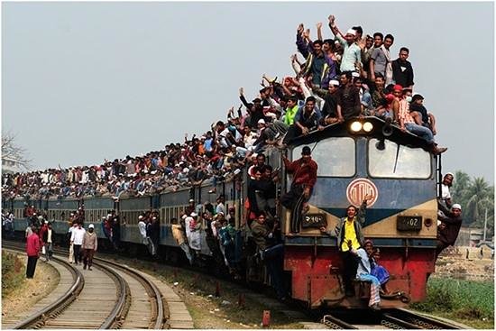 a_train_in_bangladesh.jpg
