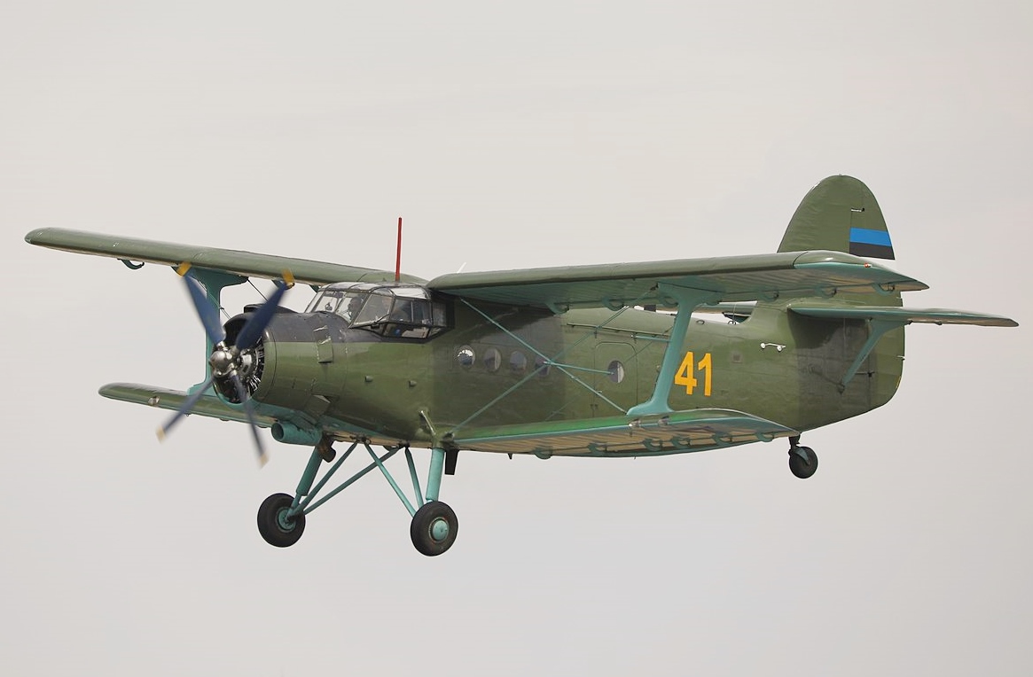 Antonov_AN_2__cropped_.jpg