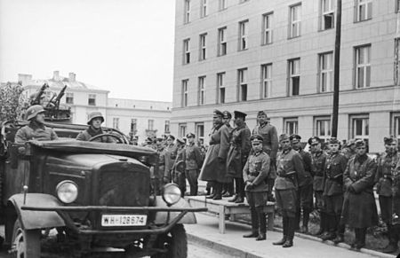 450px_Bundesarchiv_Bild_101I_121_0011A_23__Polen__Siegesparade__Guderian__Kriwoschein.jpg