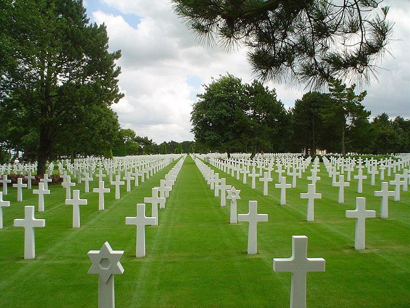 800px_American_military_cemetery_2003.jpg