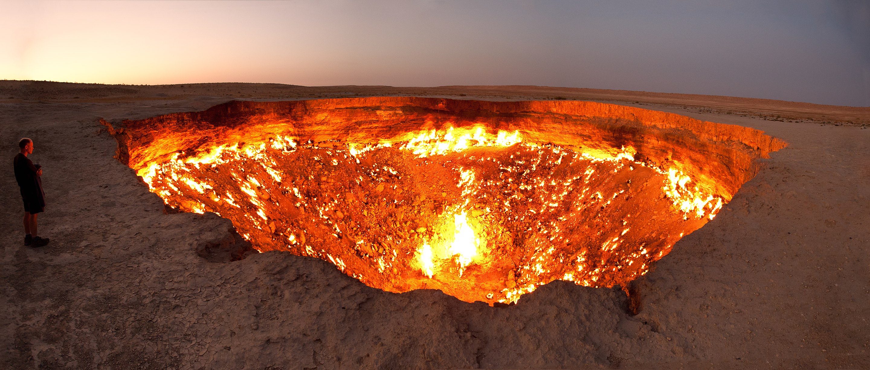 Darvasa_gas_crater_panorama.jpeg