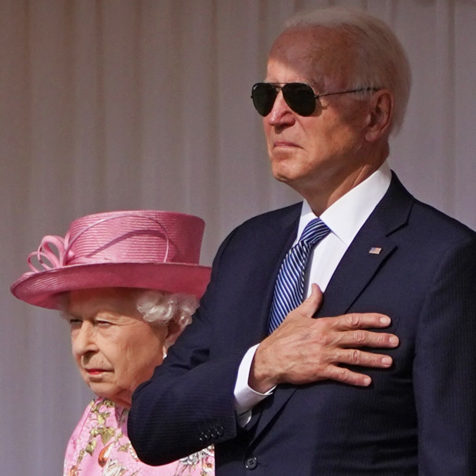 joe_biden_sunglasses_queen_meeting.jpg