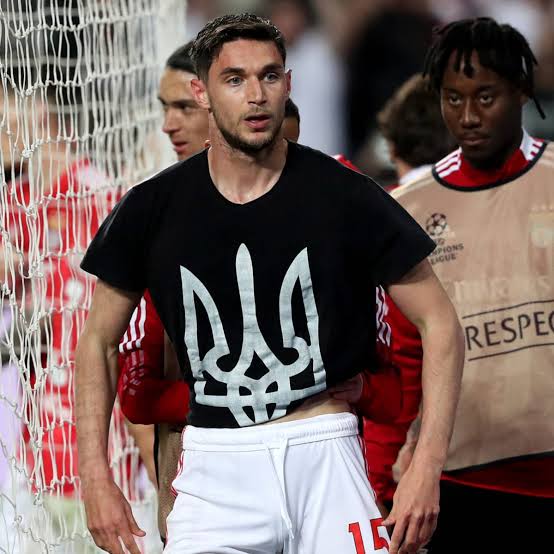 Benficas_Yaremchuk_displays_pro_Ukraine_shirt_in_Champions_League.jpeg