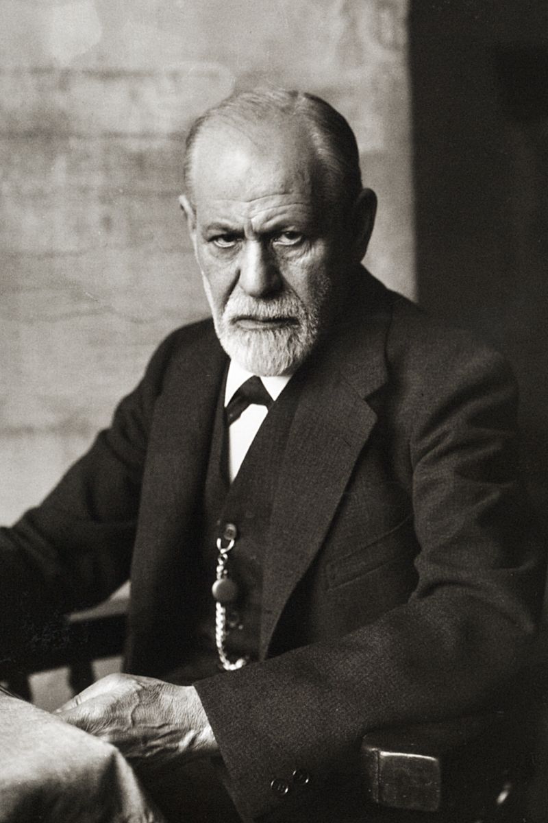 800px_Sigmund_Freud_1926.jpg