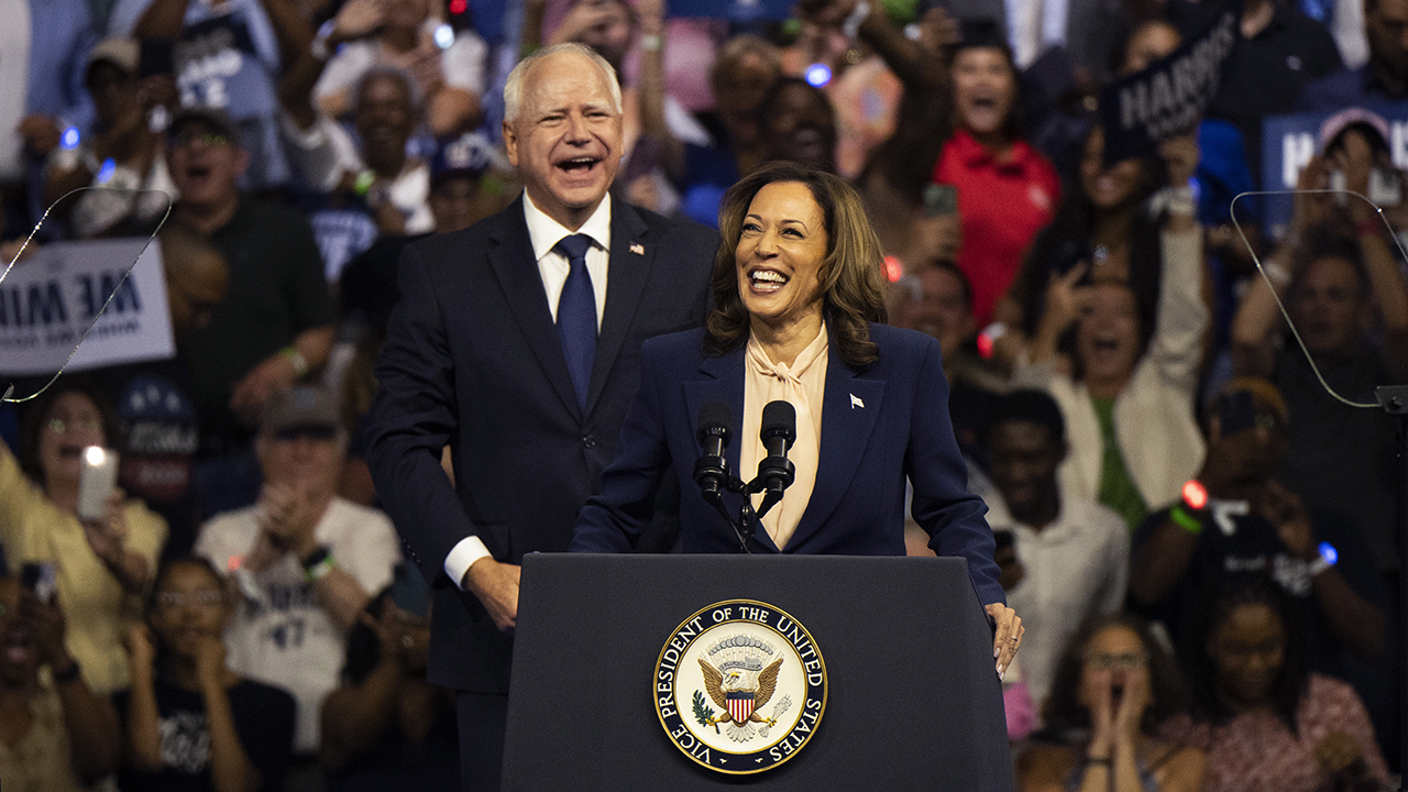 15151385_080624_wpvi_kamala_harris_tim_walz_at_philly_campaign_event_AP_img.jpg
