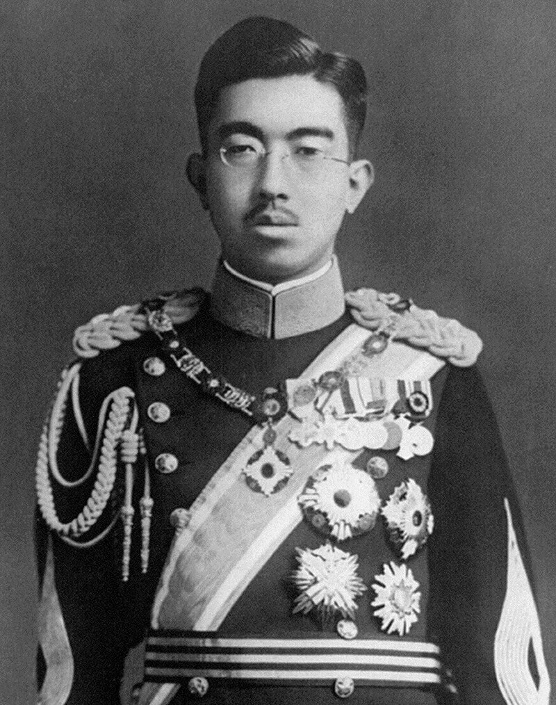 Hirohito_in_dress_uniform__cropped_2_.jpg