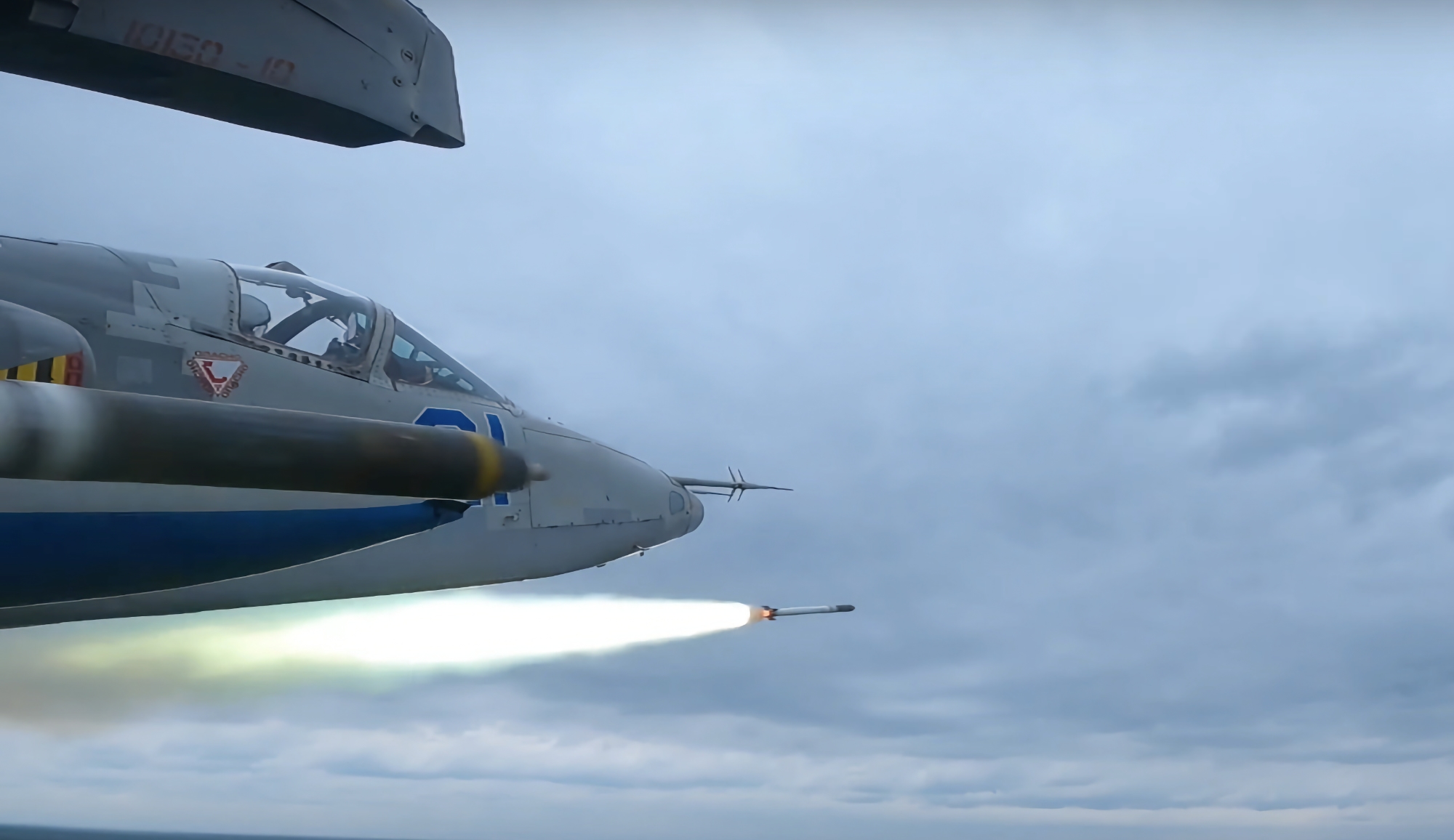 Su_25_Zuni.jpg