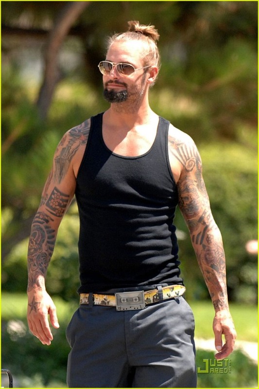 josh_holloway_ponytail_05.jpg
