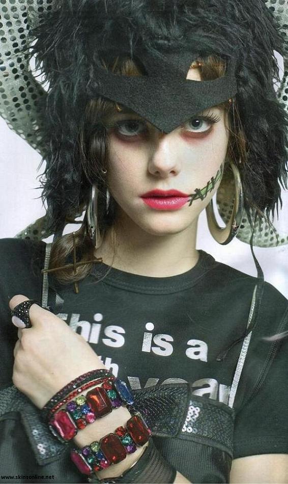 Kaya_in_SuperSuper_Magazine_skins_2362177_952_1600.jpg