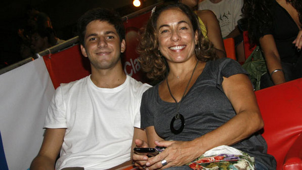 Cissa_Guimaraes_e_o_filho_Rafael_Mascarenhas_morto_em_julho_de_2010_size_598.jpg