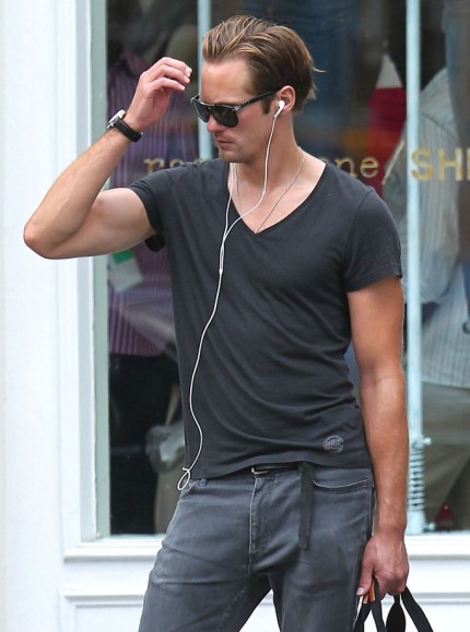 Alexander_Skarsgard_Hotel_Soho_New_York_08102011_06_430x579.jpg