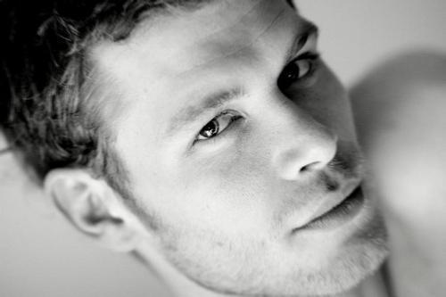 Joseph_Morgan_joseph_morgan_21646586_500_333.jpg