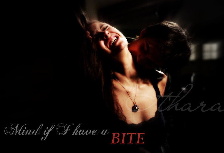 A_drop_of_blood_damon_and_elena_17773305_900_616.jpg