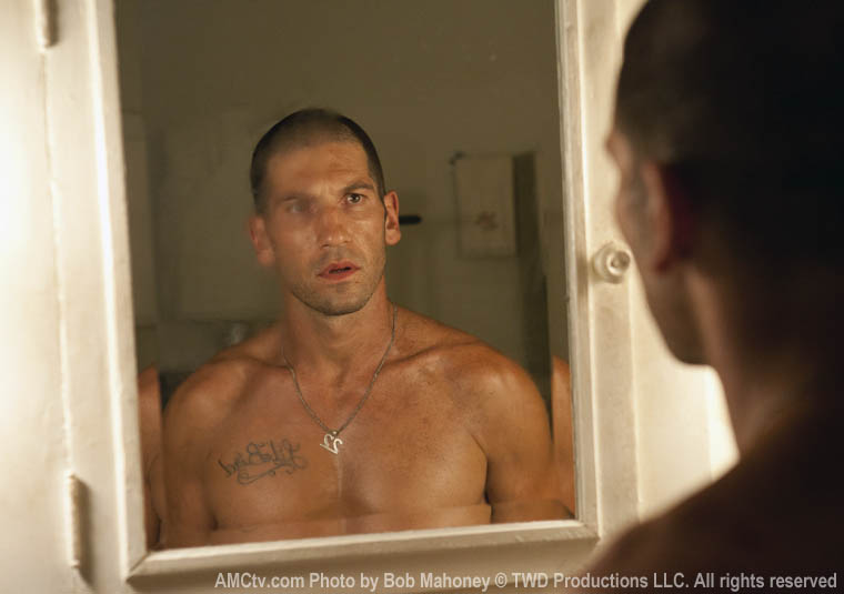 AMC_The_Walking_Dead___Shane_Walsh_Cutting_Hair_in_Bathroom___Season_2_Episode_4.jpg