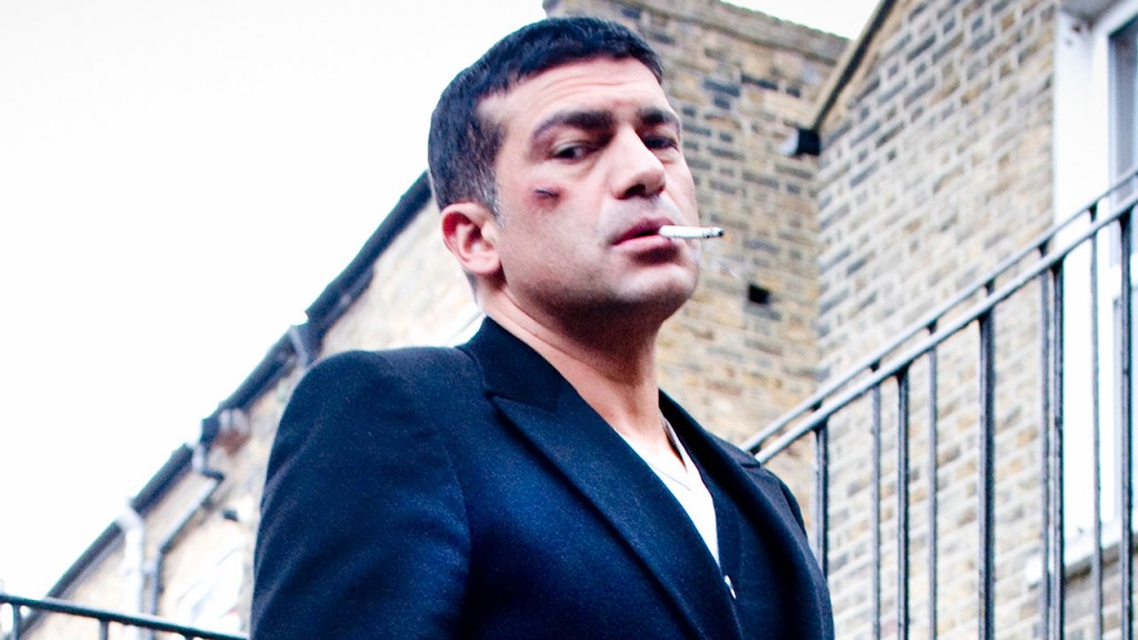 Tamer_Hassan_smoking_1024x576.jpg