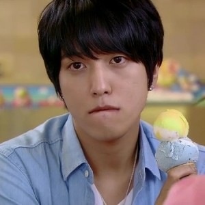 _yo_g_jung_yong_hwa_34088605_300_300.jpg