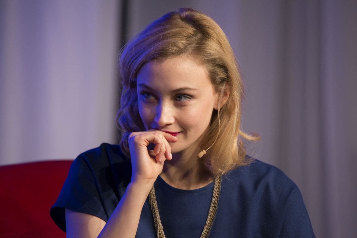 sarah_gadon_attend_the_2014_whistler_film_festival_in_canada_2.jpg