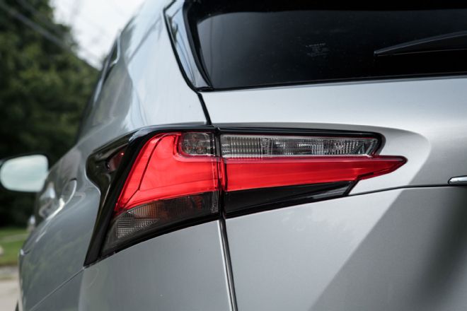 2015_lexus_nx_300h_driver_tail_light_2.jpg