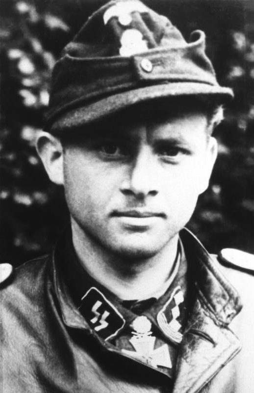 Bundesarchiv_Bild_146_1983_108_29__Michael_Wittmann.jpg