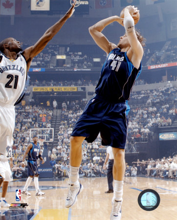 AAHB077_8x10_2006PlayoffAction_Dirk_Nowitzki_Posters.jpg