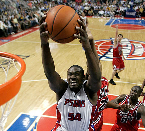 jason_maxiell_rebounds.jpg
