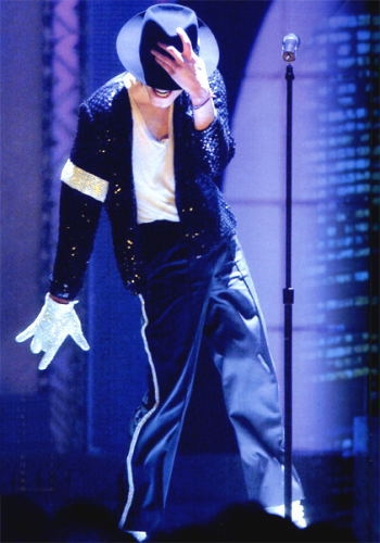 michael_jackson_training_to_perform_the_moonwalk_again_2.jpg