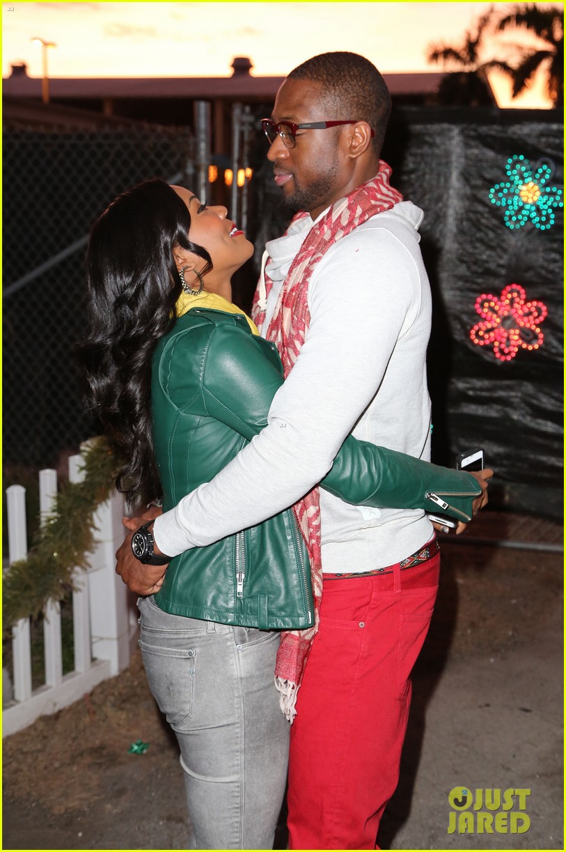 gabrielle_union_dwyane_wade_santas_enchanted_lovers_03.jpg