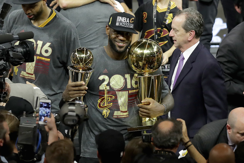 LeBron_James_Ronald_Martinez_Getty_Images_2.jpg