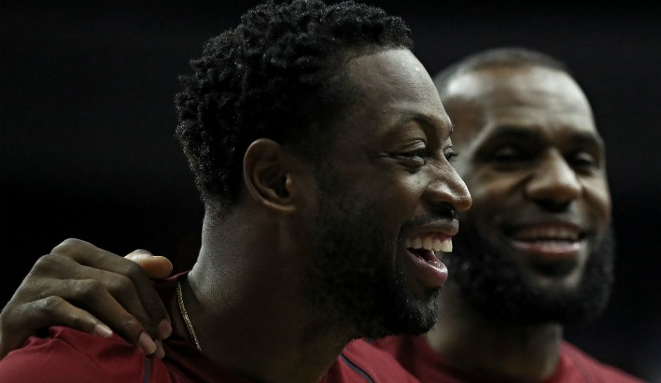 NBA_Dwyane_Wade_Ceveland_Cavaliers_LeBron_James_Tyronn_Lue_JR_Smith.jpg