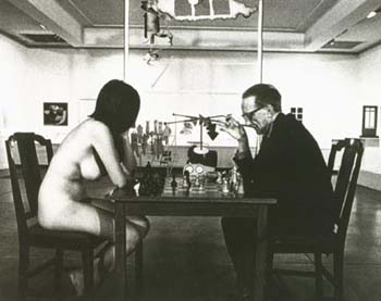 Duchamp_playingchess.jpg