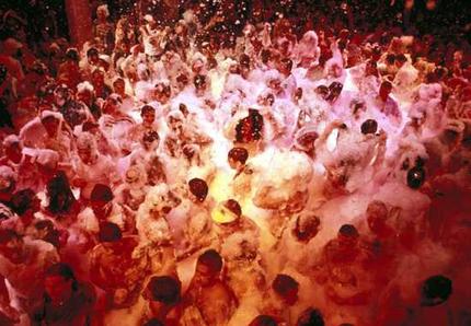 foamparty_wideweb__430x298_1_.jpg