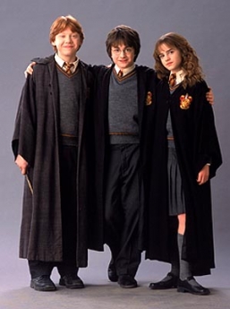 345_http_3A_2F_2Fus.ent4.yimg.com_2Fmovies.yahoo.com_2Fimages_2Fhv_2Fphoto_2Fmovie_pix_2Fwarner_brothers_2Fharry_potter_and_the_chamber_of_secrets_2F_group_photos_2Fdaniel_radcliffe11.jpg