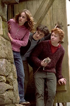 345_http_3A_2F_2Fus.ent4.yimg.com_2Fmovies.yahoo.com_2Fimages_2Fhv_2Fphoto_2Fmovie_pix_2Fwarner_brothers_2Fharry_potter_and_the_prisoner_of_azkaban_2F_group_photos_2Fdaniel_radcliffe4.jpg
