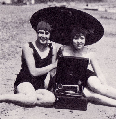 phonogirls_l.jpg